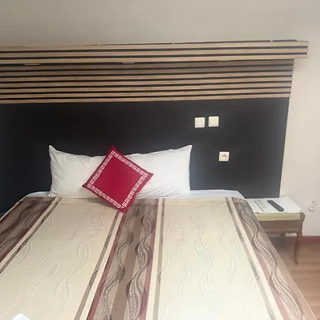 דירה Beau Souplex A Gare Du Nord פריז